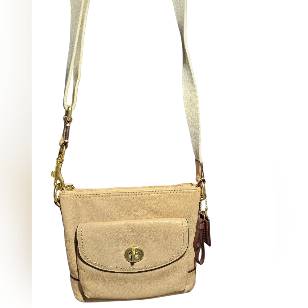 COACH Park British Tan Pebbled Leather Swingpack Crossbody Bag Turnlock